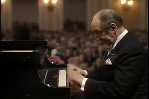 Vladimir Horowitz plays Schumann - Träumerei from Kinderszenen Op. 15 (Recorded live at the Moscow Conservatory in April 1986) #horowitz #schumann | Legendary Musicians