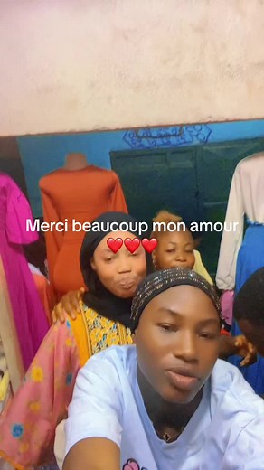 Vidéos de Awa officielle (@awa.officielle) avec son original - Bouba__buzz officiel