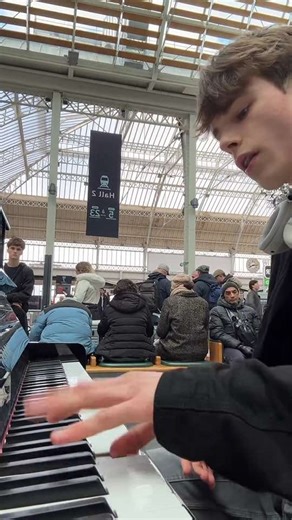 Experiencing Medellín: Public Piano Reactions