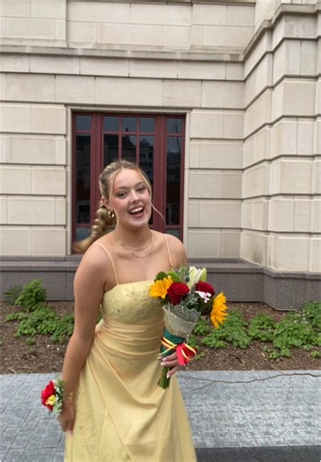 Stunning Yellow Dresses for Prom Night 2023