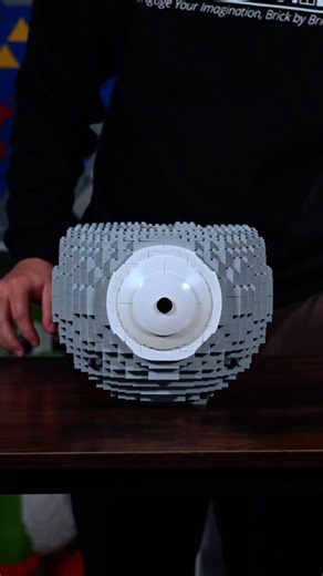 Build the life-sized Magnet Byte with LEGO bricks!