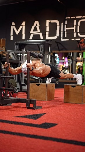 Scott Mathison | Pushing through this chest and core workout with my @bsnsupplements NO Xplode Vaso preworkout. #bsnsponsoredathlete | Instagram