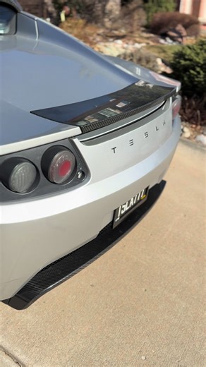 Explore the Unique Features of the Tesla Roadster