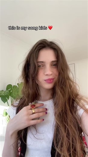 go listen to herrrrr ❤️❤️❤️ #newmusic #pharbz #swiftie #original