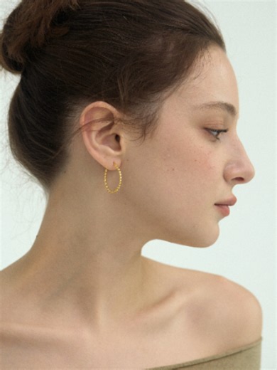 Twisted Rope Gold Hoop Earrings https://gracestudiofine.com/products/a391 The ultimate upgrade to the classic gold hoop. ✨ Featuring a light-catching twisted rope texture and crafted from 18K gold-plated brass. Available in three perfect sizes (1cm, 2cm, and 2.8cm) for effortless solo wear or building the ultimate ear stack. Link in bio to explore the sizes! #jewelrytok #goldhoops #earstack #everydayjewelry #gracestudio #twistedhoops
