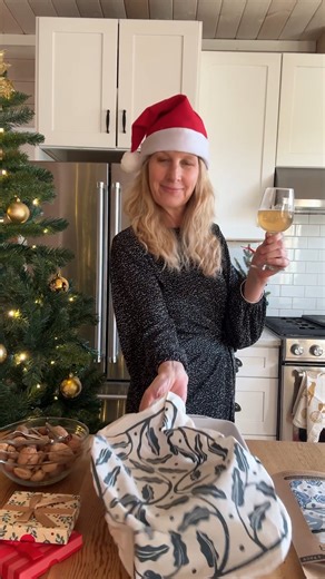 20K views · 13 reactions | Surprise them with our set of breathable cotton rectangle dish covers! They make covering dishes so easy and your Secret Santa pick will save miles of plastic wrap! ✨ #SpaZaStore | spaZa Store | Facebook