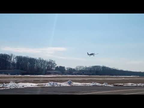 Piper Cherokee 140 Take-Off at Doylestown Airport (DYL)