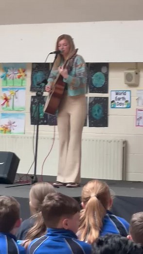 Emotional Street Performance by Zoe Clarke Official in Dublin
