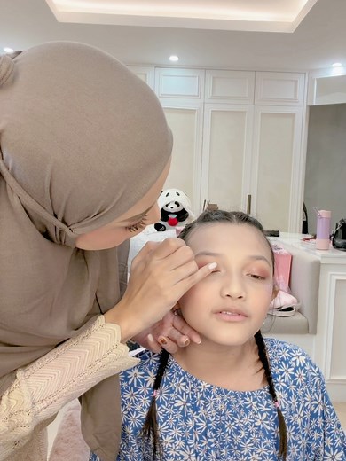 3.3M views · 22K reactions | Main make up make up an dulu sama acio sebelum nonton BLACKPINK朗 | Aurelie hermansyah | Facebook