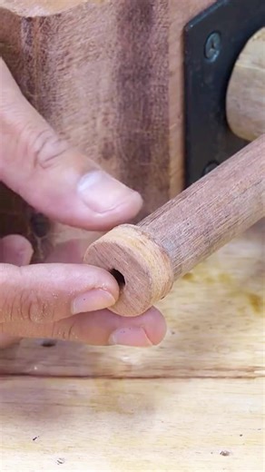 Build Your Own BENCHCRAFTED Glide Leg Vise from Scratch! | Carlos Madden