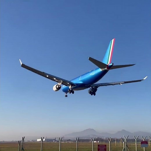 Airbus A330-200 Ita Airways landing at Milan Bergamo Airport (BGY) #aviation #airplane #airbus