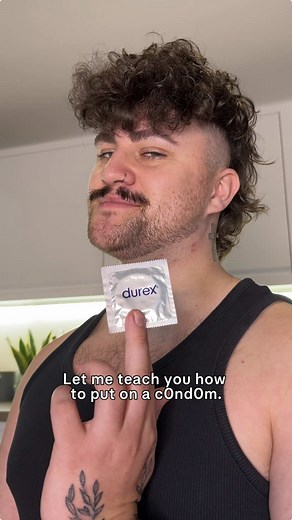 It’s seggsy to know the correct way to use a c0nd0m, and what better then to have @Max Hovey teach you? 😉🍆 #DurexUK #DurexCollective Always read the instructions. RT-M-n4KJbC