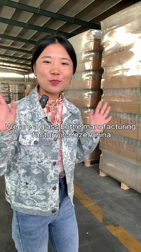 We are a professional glass bottle manufacturing factory. If you are interested, please contact me in the background #glassbottlefactory #glassbottles #glassbottlemanufacturer #waterbottlefactory #exhibition #whiskeybottles #bottle #whiskeyglassbottle
