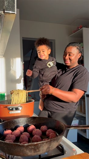 Dinner is ready. Fresh Spaghetti with homemade meatballs | A Life Less Scripted