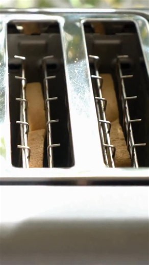 🍞 Bread isn’t the problem—bad bread choices are. You don’t have to give up bread to eat well. The key is knowing how to read the label. Look for whole wheat as the first ingredient, keep the ingredient list short, and check the nutrition facts for fiber. When you choose bread made with real, whole grains, it can absolutely fit into a healthy way of eating. ✨ Same sandwiches. Smarter bread. 👉 Next time you shop, flip the package over and choose with confidence. #HealthyEating #WholeGrains #Nutr