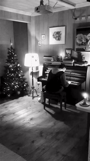 Beautiful Piano Cover of 'Carol of the Bells' by Andrea Vanzo
