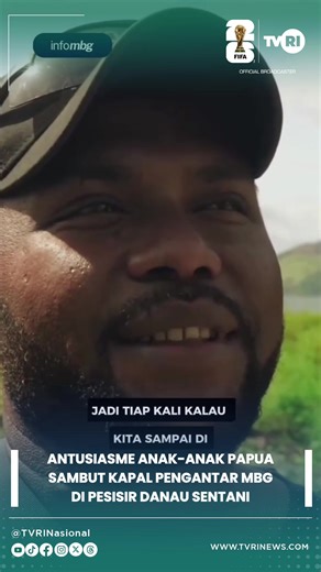 Anak-anak di pesisir Danau Sentani, Kabupaten Jayapura, Papua menyambut dengan penuh antusias kedatangan kapal pengantar Program Makan Bergizi Gratis (MBG). Setiap hari, speed boat membawa makanan bergizi untuk siswa sekolah, ibu hamil, ibu menyusui, dan balita di kampung-kampung sekitar danau. Saat kapal merapat di dermaga sekolah seperti SD dan TK YPK Ifar Babrongko, anak-anak langsung berjingkat menyambut kedatangannya. Senyum dan semangat mereka terlihat jelas ketika paket makanan bergizi di