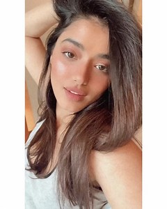 Ketika on Instagram: "Boomerang Friday ❤️ Sending y’all love 🙌🏽🧿 #instafilters #boomerang #post #longtime #selfie #mode #obsessed #with #this #song #these #days #byoung #catchmeoutside #casualstyle #instagram #instamood #love #light #gratitude"