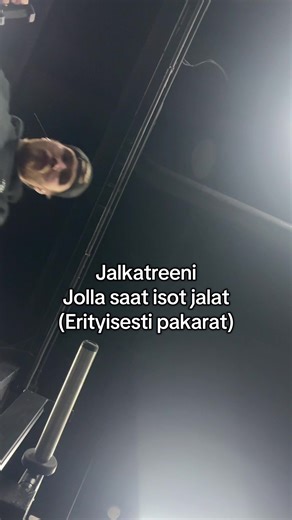 Jalkatreeni jolla saat isot pakarat: Koukistukset 2x6-8 Lähentäjät 2x6-8 Loitontajat 2x6-8 Jalkaprässi 2x5-7 Hipthrust 2x6-8 Jalkojen ojennukset unilat 2x6-8 (Jos haluut priorisoida vielä enemmä pakaroita nii alota loitontajilla ja hipthrustilla)