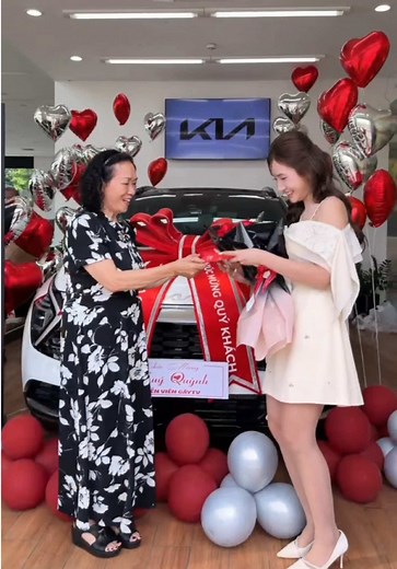 Kia Sportage 2026: Quỳnh Moon mua ô tô — trải nghiệm sinh nhật 2026