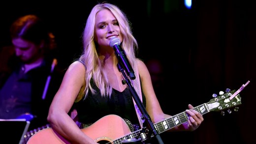 Miranda Lambert Covers 'Fooled Around And Fell In Love' With Tourmates