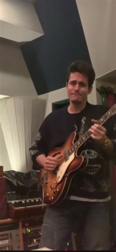 John Mayer Unleashes Fiery Solo in