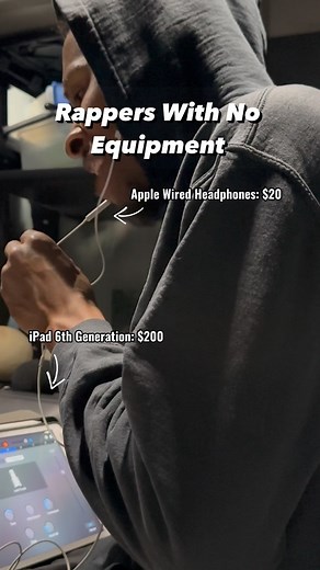 Rappers with no music equipment vs Rappers with all the music equipment 😂 #rapartist #upcomingrapper #rap #upcomingartist | RÉ