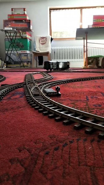 LGB Stainz mit klassisch grünem LGB Personenzug