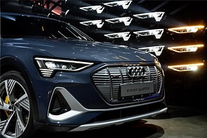 Audi e-tron Sportback: focus sui fari LED Digital Matrix [FOTO]