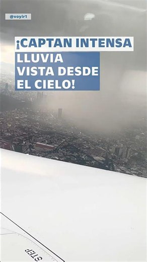 ¡Tlaloc se desquita! Pasajero capta desde el aire impresionante tormenta sobre la CDMX #shorts