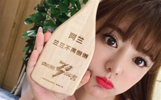 （阿兰）拿青藏高原开嗓的阿兰现场即兴演唱（韩红）的天路，饭拍视角之一，国家预备队，超级无敌牛的拉麦！