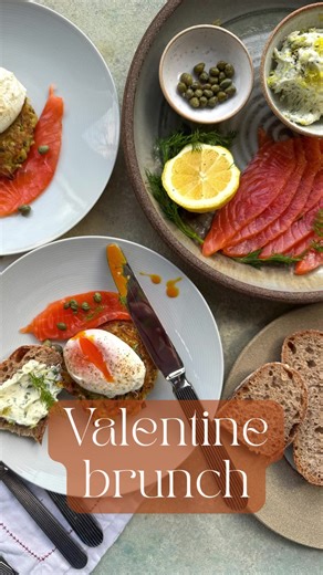 Valentine’s brunch for the one(s) you love 💛 what are you cooking? Rösti, smoked salmon, poached egg, cream cheese & sourdough Golden rösti — grate salad potatoes, salt and squeeze, mixe with chives, white pepper a drizzle of cold-pressed rapeseed oil, then fry until golden. Flip, repeat. Topped with glorious @Alfredenderby traditional smoked salmon, a gently poached egg, sprigs of fragrant dill and a squeeze of lemon. Finished (because why not) with homemade cream cheese, piquant with capers, 