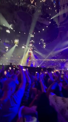 Eminem surprise appearance at Ed Sheeran concert in Detroit - Fans go wild!