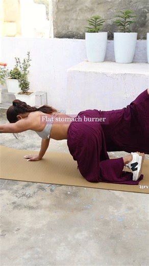 Anamika | online fitness coach on Instagram: "FLAT STOMACH BURNER | DAY 14 – 21 DAYS DEFINITION CHALLENGE Strengthening the core from the inside out 🔥 This flat stomach burner is designed to activate deep core muscles, tighten the waistline, and improve control — not just burn calories Perform each exercise for 12 reps Focus on slow, controlled movement and proper breathing I used 2.5 × 2 kg dumbbells to increase core engagement This workout targets the inner abs , helping to reduce bloating, i