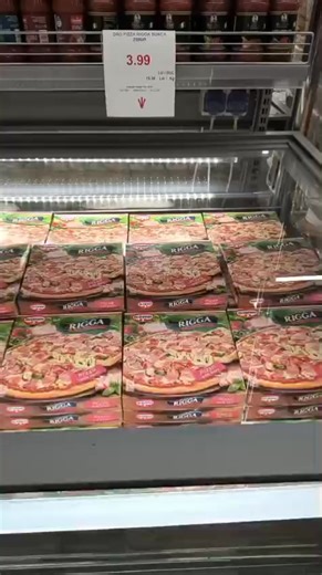 Pofta de ceva bun? 😋 Alege Pizza Riga, delicioasă, savuroasă și… la un preț mic care te face să zâmbești! 💸💛 O găsești acum la 🛒 Smart Cash & Carry Slobozia 🏙️ | Smart Slobozia