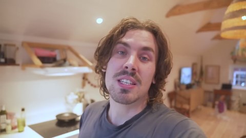 Father documents solo-parenting while partner is away traveling