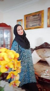 8.2K views · 51 reactions | Suka nye buyer2 kak ber TIk TOk sekarang niee,, cantek2 sumeeee Buyer menggayakan Diva Kaftan Leopard ,, cantekk sgttt ❤️❤️❤️ | Butik L’Mari Zaz | Facebook