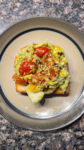 Loaded Avocado Toast 🥑🍞 | Eggs, Tomatoes & Everything Seasoning 🧂🍳🍅🍯🌶️ Easy Avocado Toast