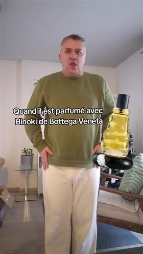 Avec ses notes de bois de hinoki, de sapin baumier et de patchouli, ce parfum évoque une promenade méditative dans une forêt ancienne. • Note de tête : Essence de bergamote, essence d'oliban, essence de poivre noir • Note de cœur : Essence de bois de hinoki, essence de sapin baumier, essence d'eucalyptus, absolu de sauge sclarée • Note de fond : Huile de bois de santal, essence de patchouli, huile concrète de ciste, absolu de labdanum, absolu de mousse de chêne
