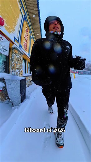 It wasn’t too bad, I wish it was worse 🤦🏽 😂 #blizzard #snow #massachusetts #viral #runners 7 miles in this bro 😎