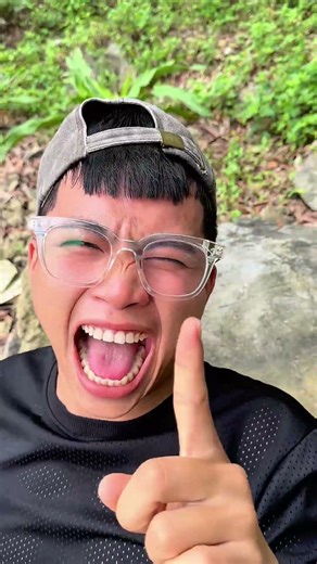 Survival Skills: Found a Food That Helps Everyone #comedy #trending #kindness #survival