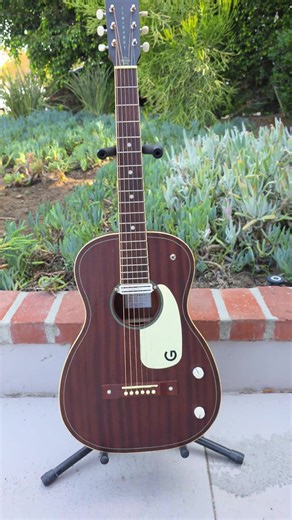 Emerson from Trying to Guitar recently picked up a Jim Dandy Gretsch Guitars acoustic and decided that what it really needed was a Hot Rails Strat neck pickup! Figuring out a solution for grounding the strings required a bit of creativity, but the result looks and sounds terrific. Have you added an electric guitar pickup to one of your acoustics? Drop a pic in the comments! #SeymourDuncan | Seymour Duncan