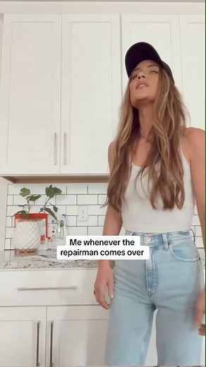 What is my actual ROLE here？! Host？ Collaborator？ Work checker？ Because I will fail at all of them. | Lindey Gurk