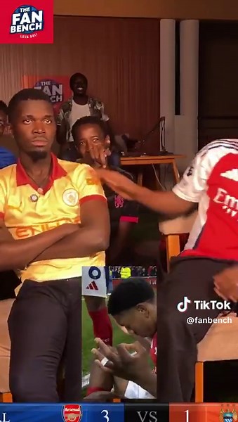 Arsenal Fan Celebrations During On The Bench Live