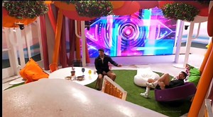 La pancera, un bene di prima necessità. 😂😂😂 #gfvip SALVIAMO LUCA: -Sms 477.000.2 -App Mediaset Infinity -Web Grande Fratello Vip Tv e Decoder Abilitati | Luca Onestini