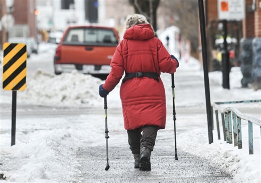 Power outages, travel headaches during ice storm in Montreal