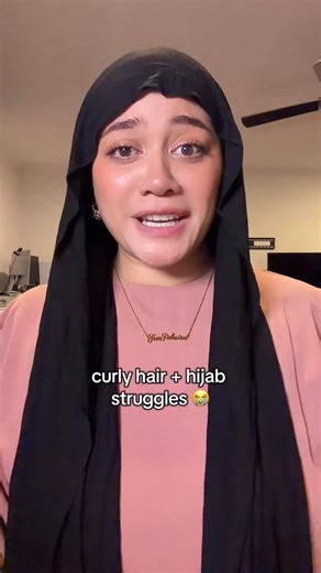 (っ◔◡◔)っ ♥ Carragh ♥ on Instagram: "Help 😭 #hijabi #curls #curlyhair #hijab #fyp"