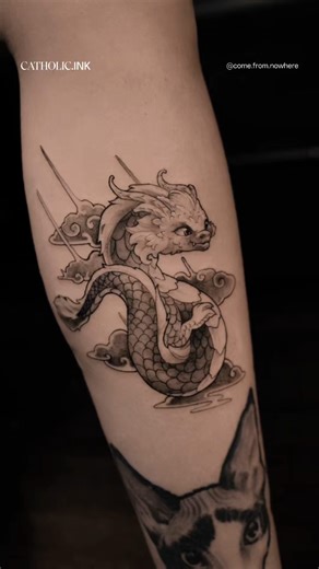 A little dragon guardian with a mischievous smile 🐉 . @come.from.nowhere ——— 𝐂𝐚𝐭𝐡𝐨𝐥𝐢𝐜 𝐈𝐧𝐤 𝐀𝐝𝐝𝐫𝐞𝐬𝐬 : 351/34B Le Van Sy St., Ward 13 , Dist.3 , HCMC. 𝐇𝐨𝐭𝐥𝐢𝐧𝐞: 0906005582 𝐆𝐦𝐚𝐢𝐥: Catholic.tattoo@gmail.com 𝐈𝐆: Catholic Ink #Catholicink #vietnamtattoo #saigontattoo #dragontattoo | Catholic Ink