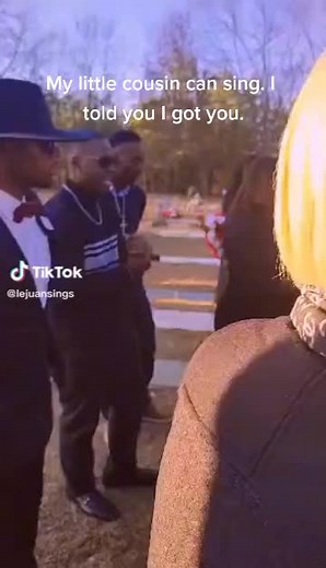 Talented Singer Malcolm Roberts Performs Emotional Tribute to Mama