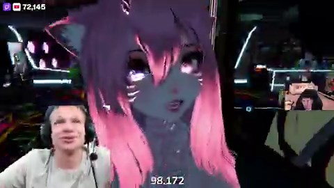 Jynzxi started destroying his PC set up after his VRchat girlfriend SaintSakura called him a “good boy” 💀❤️‍🩹